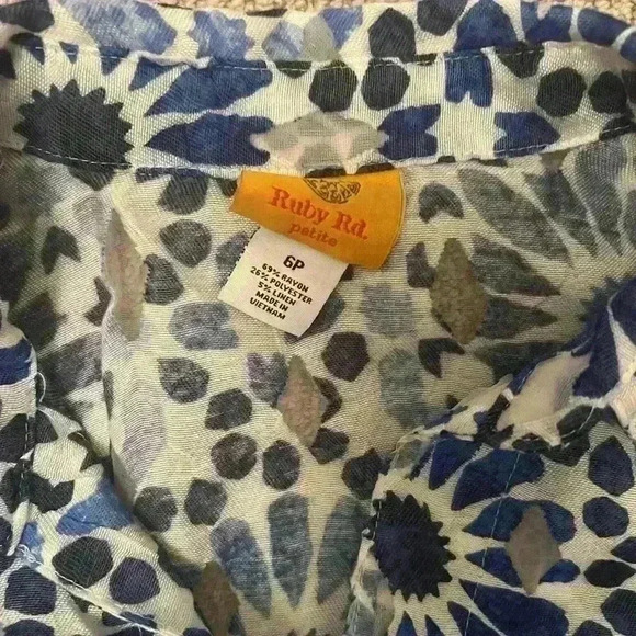 6P gorgeous blue and white button up blouse - Picture 6 of 11